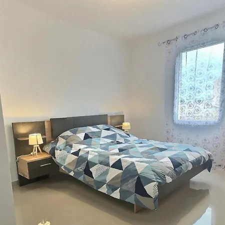 Agreable Pour 4 Personnes A 150m De La Apartment Vias