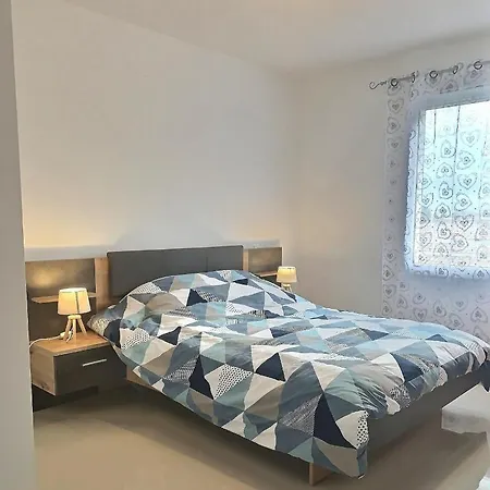 Agreable Pour 4 Personnes A 150m De La Apartment Vias