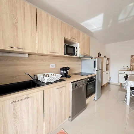 Agreable Pour 4 Personnes A 150m De La Vias